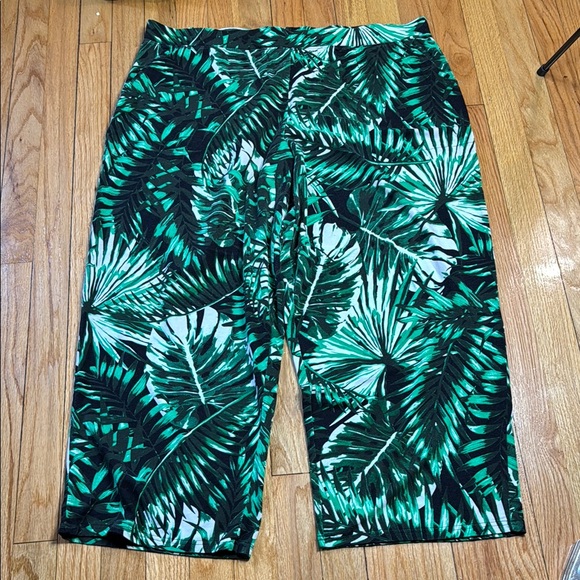 Leafy Green Print Women's Wide Leg Capris 1XP - Picture 4 of 8